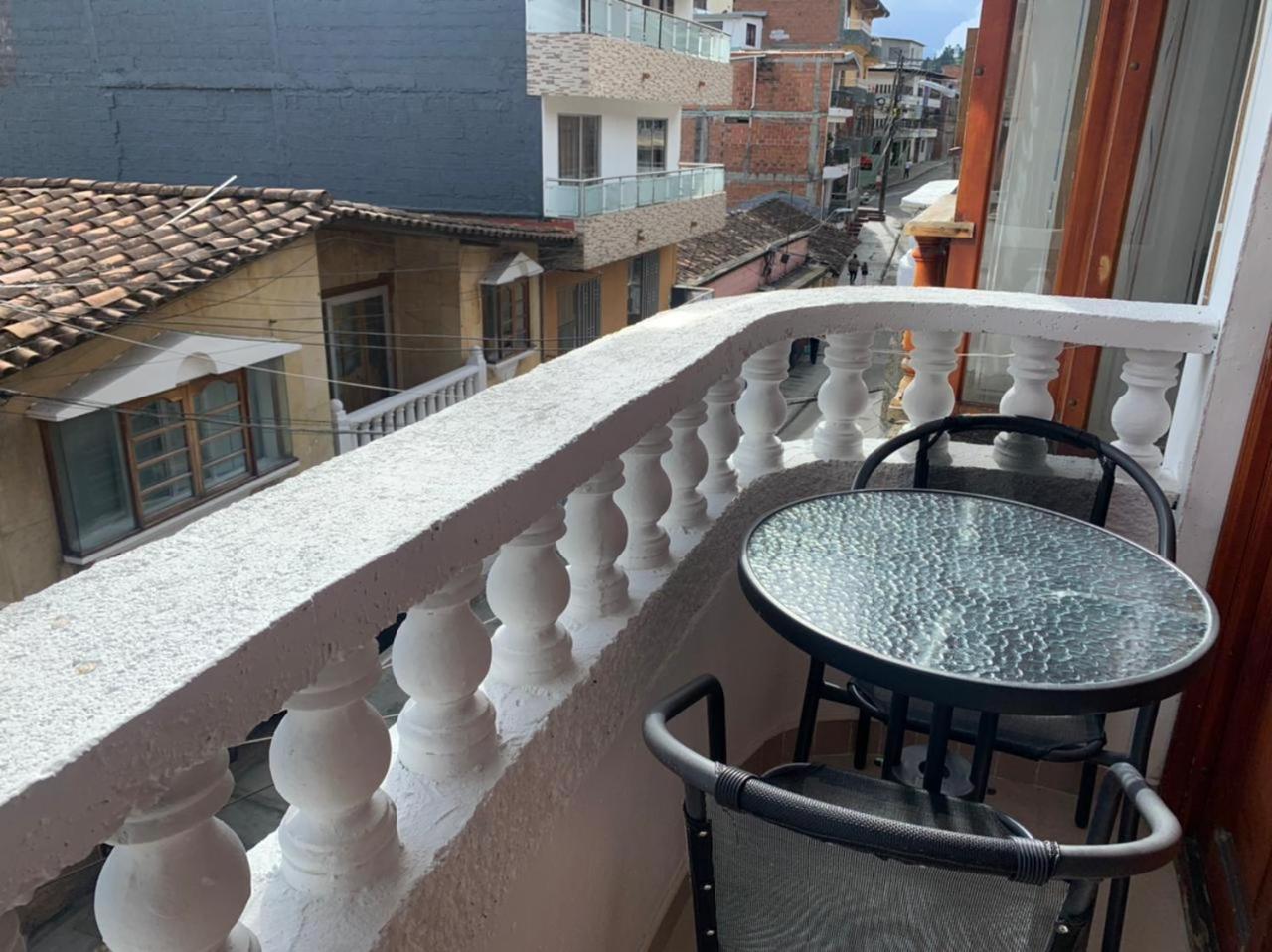Hotel Alcatraz Yarumal Szoba fotó